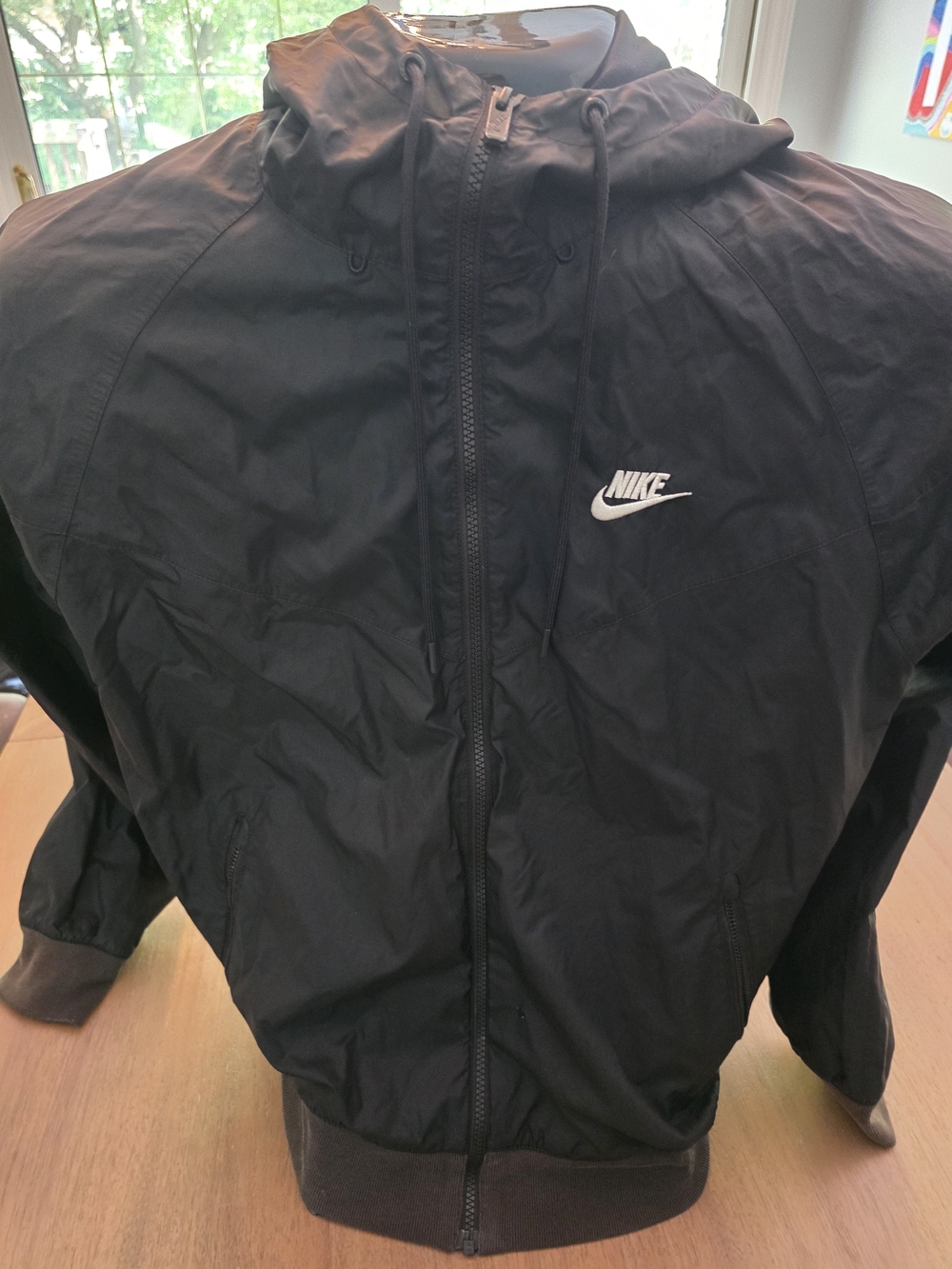 Nike Men’s Medium Black Hooded Windbreaker Jacket